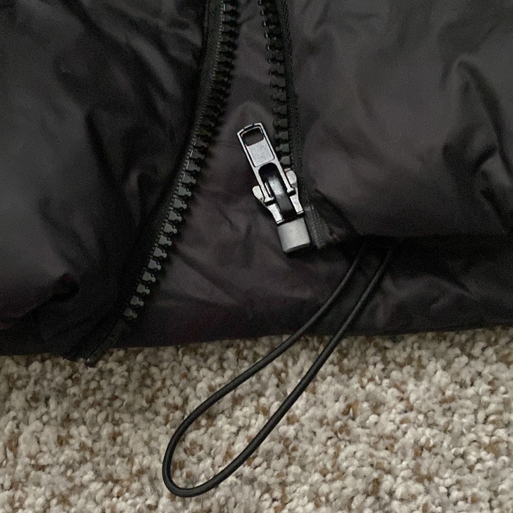 Black Mini Puffer - Picture 5 of 6